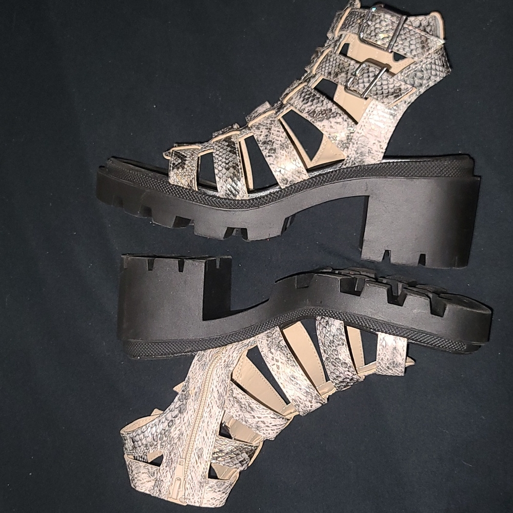 Sandals NWOT - Picture 2 of 12